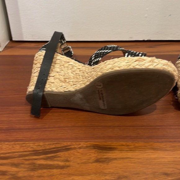 Black, white and straw ankle strap wedges - Picture 6 of 7